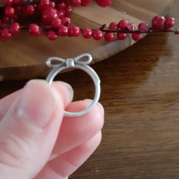 Pandora Bow Ring - Picture 2 of 2
